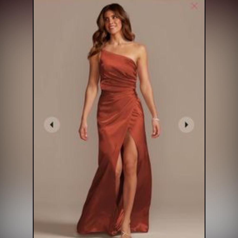 Like NEW David’s Bridal Bridesmaid Dress size 8